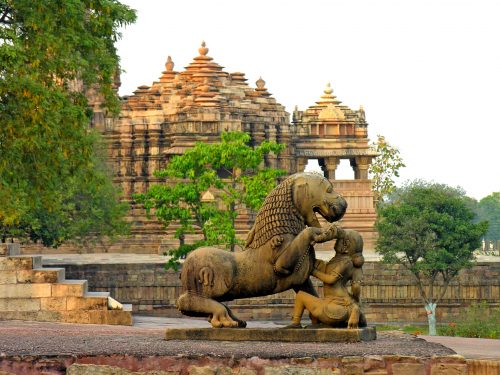 Le sculture dei templi di Khajuraho: arte erotica nell’India medievale